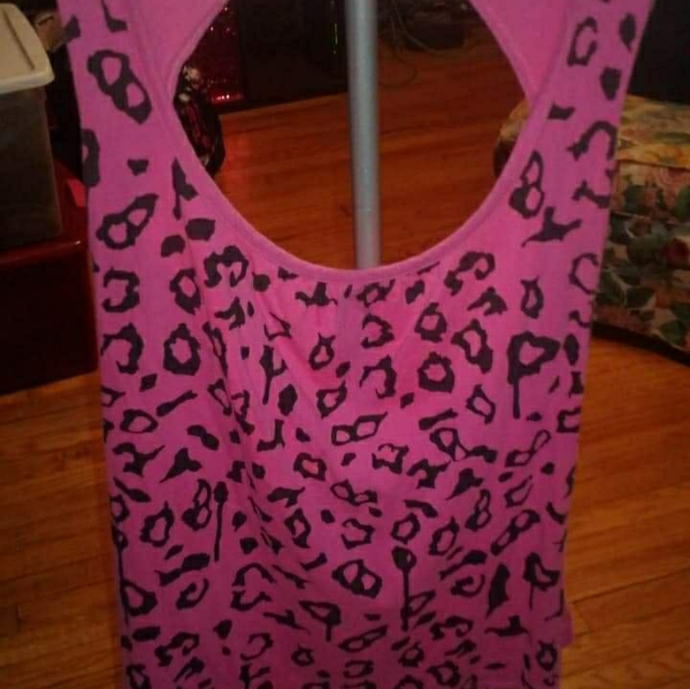 Pink leopard print shirt 👕